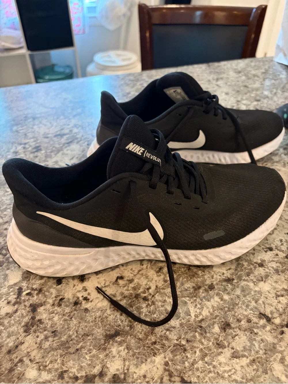 Nike women’s Black and White Lightweight Running Sneakers